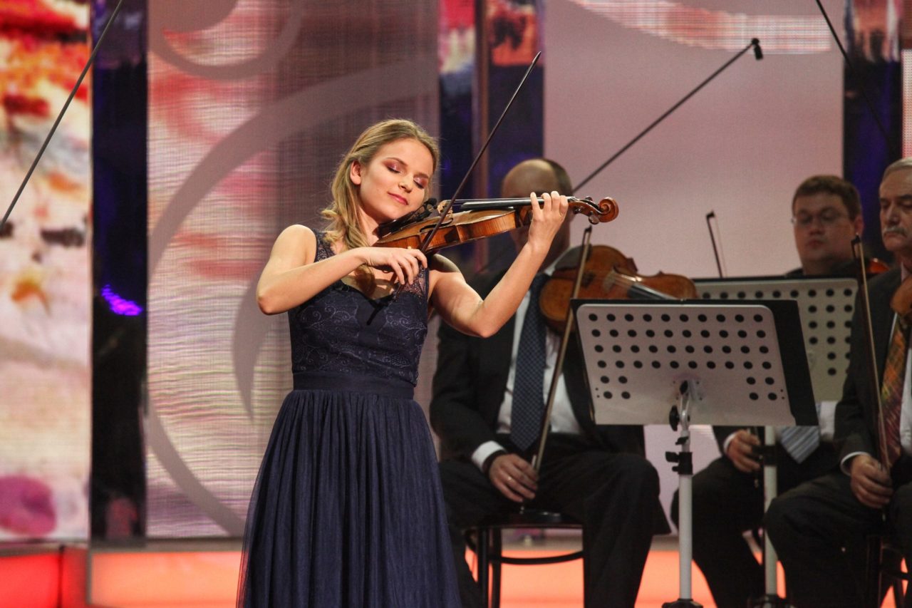 ANNA-SOFIA, VIOLINISTA DI DIO, CONTRO TUTTO E TUTTI
