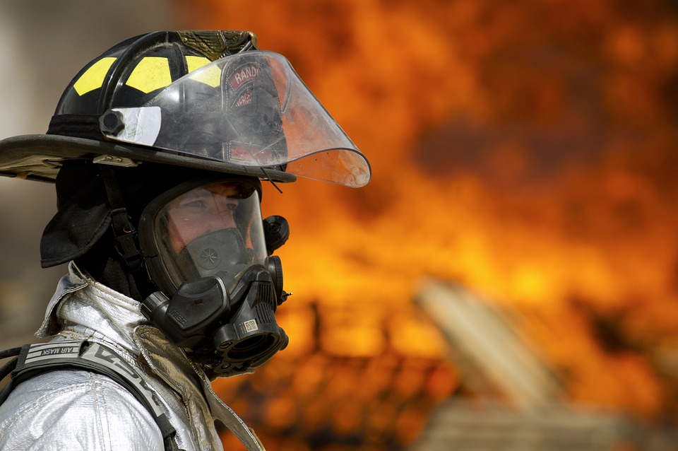 INCENDIO NELLA CHIESA CRISTIANA AVVENTISTA DI PIAZZA VULTURE A ROMA