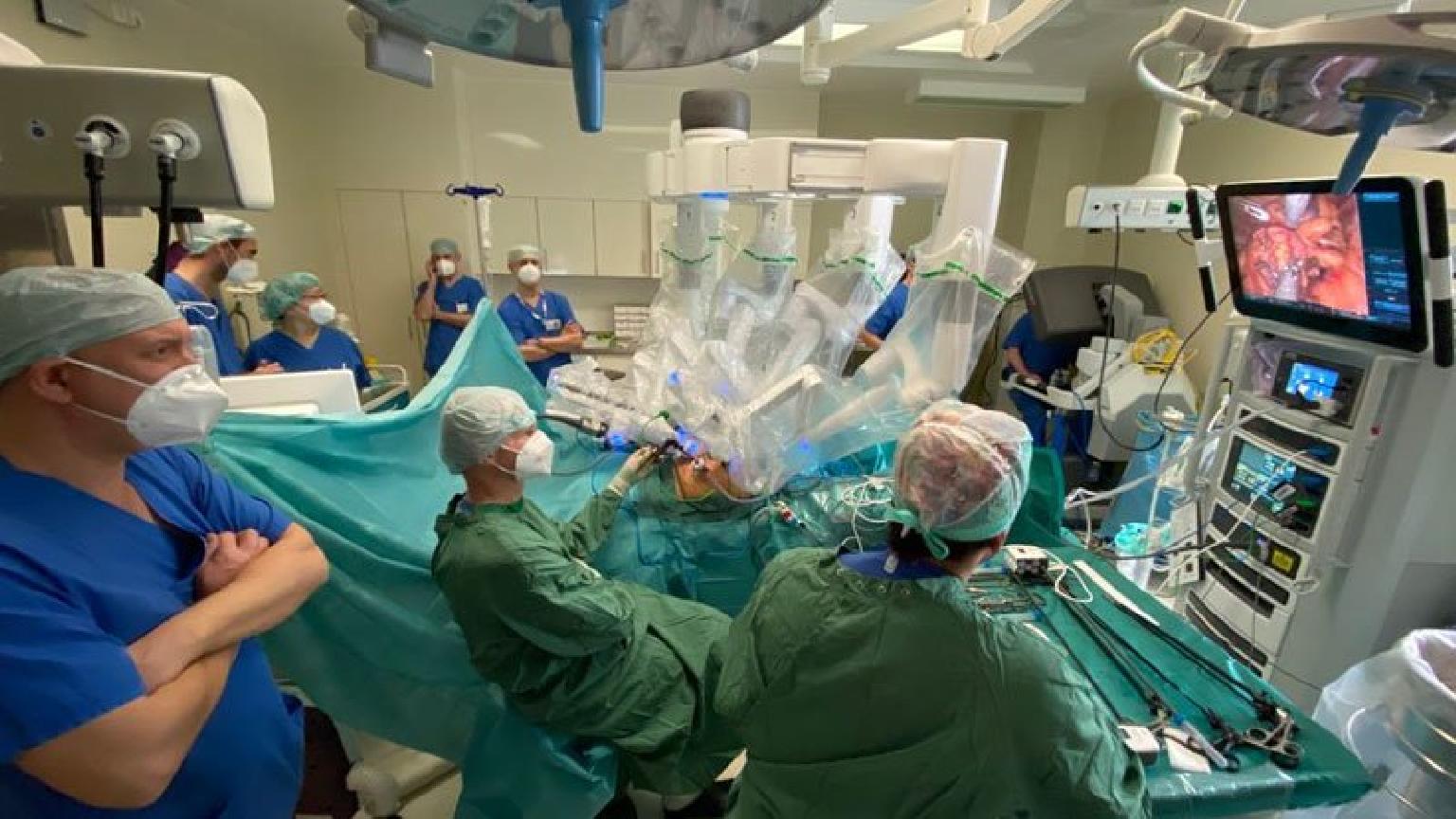 Germania: primo intervento con assistenza robotica all’Ospedale Waldfriede